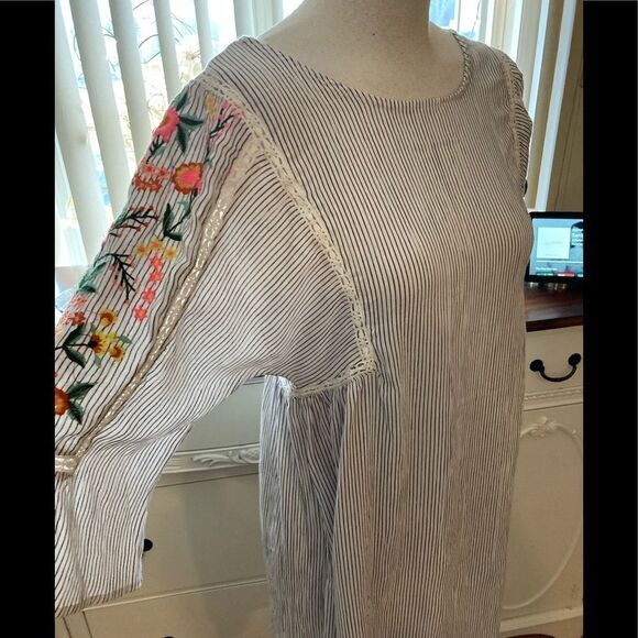 Angie Tunic Top Small NWT - Picture 3 of 7